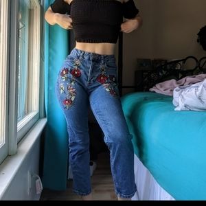 🌹 Floral Embroidered Mid-waisted Jeans 🌹